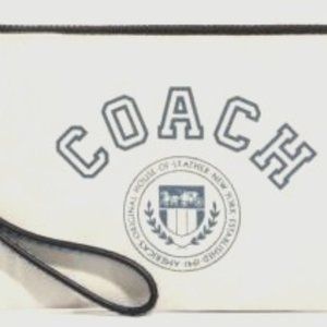 COACH SIGNATURE VARSITY ZIP WRISTLET/ POCHETTE